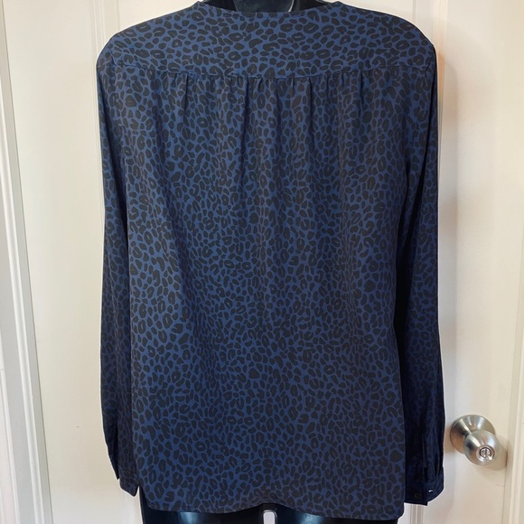 LOFT Woman’s Blue Button Down Cheetah Print Top XS - Picture 8 of 10